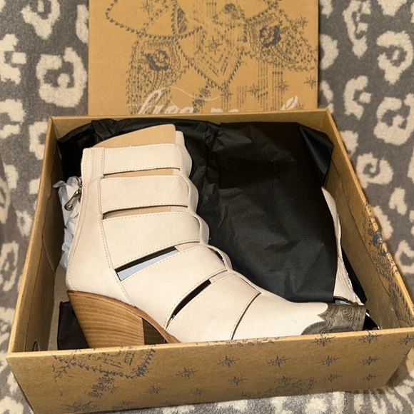 Free People Brayden Fisherman Boots in ECRU 🥰 New 🆕 & Never Worn 😍 - Picture 15 of 17